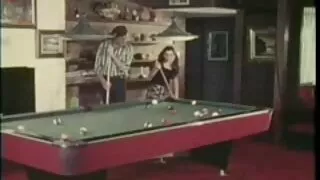 La grosse lubrique a donné une bite dans le cul, car elle aime beaucoup ce mec. La chienne excitée a ramené à la maison un nouveau mâle femme mature suce un jeune et a décidé de se rendre analement à lui afin de plaire au petit ami avec son corps et ses capacités luxueux. La cabane était tout simplement folle d'une telle tournure des événements. Le gars était également heureux, car lui-même n'avait pas assez d'esprit pour commencer à dialoguer de la même manière, il craignait que la fille ne soit offensée si elle apprenait qu'elle avait un trou du cul dans ses plans.