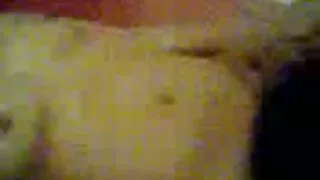 Lorsque le gars s'est allongé devant sa bien-aimée et a senti ses mains tendres sur le pénis, il a immédiatement compris qu'il y aurait un sexe incroyable. La jeune femme a versé plus de liquide glissant sur le pénis et a commencé à masser le pisun Un massage femme mure chaude passionnant avec une continuation intime pour la fille était un plaisir incroyable, et la petite fille a eu un orgasme agréable avec son partenaire. Le jeune homme est venu après son partenaire lorsque l'amant a fini le sexe avec masturbation, se masturbant don don La main se déplace facilement sur une base glissante et bientôt la fontaine de sperme bat du pénis.