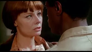 Avec une bite rapide, un médecin excité baise un patient dans une chatte rose, car une étincelle intime s'est glissée entre eux. Curieusement, l'excitation spontanée s'est avérée si forte et puissante qu'ils ne pouvaient plus continuer à s'accrocher – ils ont commencé à s'embrasser. belles femmes mures Naturellement, les baisers ne se sont pas arrêtés, puis la pénétration sauvage dans le trou ouvert a commencé. La fille était étonnée de la taille du phallus, car des extrémités aussi épaisses et larges dans sa pratique sexuelle n'avaient jamais été de sa vie.