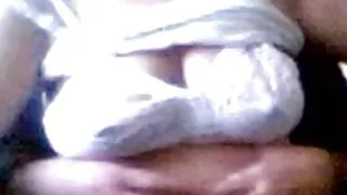 Une blonde Se se avec un buste juteux est assise sur une grosse bite, obtenant un réel plaisir, de cela. Le couple lubrique a pu avoir le sexe tant attendu, après un belles femmes mures long moment, le mâle ardent n'a pas pu résister et a baisé cette chienne juste à son travail. Cette petite fille s'est avérée être une vraie enseignante, sa douce pipe était tellement contente du mec qu'elle ne pouvait pas en avoir assez, après une quantité décente de sucer son Kukan, la petite fille juteuse a commencé à remplacer facilement le cul pour que son farceur puisse, comme il se doit être frit.