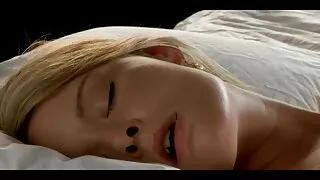 Cette garce aujourd'hui se fait femme mure en culotte baiser avec des perles et un vibromasseur pour l'écraser correctement et finir décemment avec les deux trous en même temps, bien que cela arrive très rarement.
