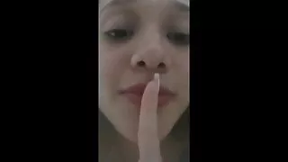 Un petit chuvikha en surpoids engraissé prend avec succès deux appareils puissants appartenant à des hommes lubriques dans le cul et la chatte à la fois. Ils rêvaient d'arracher la salope de la même manière et femme mature amatrice d'enlever rapidement tous ses sous-vêtements. Les gars ont apprécié serrer les seins dimensionnels de la fille et ont bercé sa bouche de travail glorieuse. Ensuite, ils ont quand même plié la fille atteinte d'un cancer et piétiné son vagin et son cul qui fonctionnaient. En essayant de pousser le plus profondément possible dans ces trous, les hommes ont rapidement atteint des orgasmes agréables.
