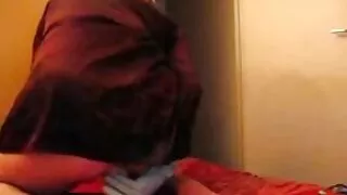 Le cobobo è est très excité, puis, à son tour, pénètre dans le s excité. Ils sucent femme murs son phallus et se réjouissent dans des poses imparables.