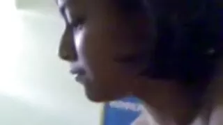 Le mec a inséré sa chatte sur le canapé et a reçu une excitation incroyable de ce sexe. Bientôt, elle a voulu venir et a femme mature streaming rapidement sorti le phallus, mais elle n'a pas eu le temps de l'éloigner de son corps, en conséquence, la fille était toute dans une coquille.