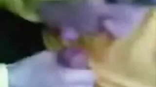 L'homme rendait souvent visite à sa petite amie, alors cette fois il a décidé de femme mature en culotte rendre la visite heureuse. Les jeunes s'assirent confortablement sur le canapé et commencèrent lentement à enlever tous leurs vêtements, se douchant de baisers et se sentant de plus en plus excités. Les jeunes n'ont plus attendu, mais ont décidé de baiser assez. Le virage chauffé a coincé l'homme avec son trou humide, et le gars a commencé à le faire frire avec diligence, augmentant de plus en plus son rythme. Le jeune couple se livre à la passion, augmentant de plus en plus le rythme et changeant de pose après l'autre. Ils ont eu beaucoup de relations sexuelles et ont eu un orgasme puissant.