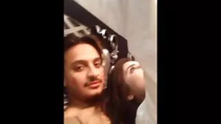 Pepper ne pouvait pas vivre paisiblement sans sexe et a donc furieusement tiré le vagin d'une femme brune et l'a testé pour sa force. Même à la femmes mures nu fin du sexe, il l'a aspergée de sperme.