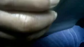 Appliquant toute l'expérience accumulée tout au long de la vie bien remplie, la brune brûlante fait plaisir à son petit ami avec une femme mure baisee fellation profonde. À moitié nue, la femme s'agenouille et, ouvrant grand sa grande bouche, y met l'épaisse verge dressée d'une amie. En l'avalant presque entièrement, une fellation expérimentée ne laisse libre qu'un scrotum poilu, qu'il parvient à pétrir doucement avec ses mains. Sa longue langue ludique glisse bien de la tête rouge à la base du coq, ce qui fait que hahal a beaucoup d'émotions positives. Lorsque la fontaine de sperme a éclaté, la fille a collé un joli visage et a reçu une boisson vivifiante.