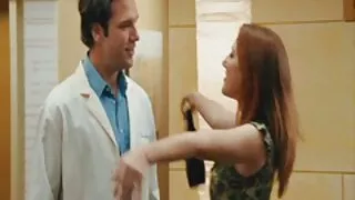 Un chauffeur professionnel gare une voiture sur le bord de la route et baise passionnément une fille aux gros seins dans un taxi Lorsque la jeune fille blonde a déclaré qu'elle n'avait pas la possibilité de belle femme mure payer le tarif, le chauffeur lubrique a décidé de ne pas le laisser comme ça et a rapidement sorti un long piston de ses sous-vêtements. La nana n'avait pas d'autre choix que de commencer à sucer passionnément ce boulon et de donner au monsieur un agréable délice. La travailleuse a donné au poivre une sensation agréable et a finalement décidé de lui fournir son vagin.