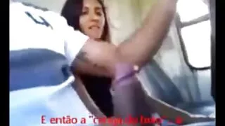Le gars est tout à fait simple et primitif pour la débauche, c'est que le lit blond est le sexe, et puis tout est clair pour tout le monde. La chienne lubrique est venue dans la chambre du poivre et a commencé à sentir sa grosse trique à travers le short avec ses mains. Le mec n'a fait que sourire, car la charmante séductrice se masturbait avec les paumes d'une tige solide, qu'elle touchait doucement avec ses lèvres, passant lentement à une fellation chaude. Le monsieur ressent de telles caresses orales pour la première fois et s'allonge calmement femmes arabes mures sur le lit, profitant d'une excellente succion.