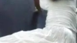 La fille se rend compte qu'il est temps de nettoyer ses trous intimes, alors elle se déplace avec confiance sur la grosse bite d'un jeune sportif. Tout d'abord, la fille a attendu que ce gars termine les travaux de réparation dans la piscine, après quoi elle a commencé à le séduire activement. Madame s'approcha rapidement d'un énorme organe sexuel et le goûta. Elle a également femmes mures gros seins décidé de monter sur le sapin de Noël avec sa chatte rose et de vivre quelques orgasmes chics et longs après un court laps de temps.