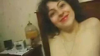 Lovelace femme mure suce pénètre bien dans la chatte huilée d'une belle amie, car il avait prévu de venir avec elle aujourd'hui. La nana a sauté sur sa bosse de bébé et a rapidement amené les choses à une conclusion logique.