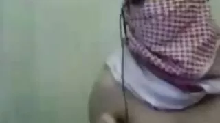 La jeune femme masturbe la fente de son amie en verre, la plantant directement dans son anus. L'enfant était si nécessaire et seulement que l'enfant a décidé de s'amuser avec un jouet pour adulte. Poussant et sortant, la salope a eu un vrai buzz, mais à chaque fois que ses mouvements devenaient de plus en plus rapides, la fille atteignait l'orgasme. femme mature 50 L'idée qu'elle recevrait bientôt l'orgasme tant attendu, se réaliserait, ne lui permettait pas de s'arrêter. L'enfant est sur le point de terminer son travail dépravé et obtiendra le plaisir qu'il attendait.