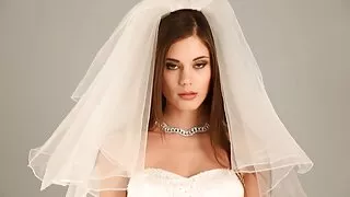 Cutie ne peut absolument pas refuser un homme dans le sexe et après des préliminaires oraux gourmands, elle a mis son cul jusqu'au bout et a essayé femme mature nue gros seins de le prendre à l'intérieur sur toute sa longueur.