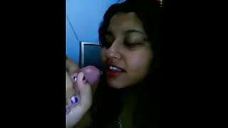 La salope aux cheveux blancs abandonne sur le lit, richement décoré de toutes sortes de cloches et de sifflets glamour. Il prépare toujours son lieu de travail avec amour, quel que soit son femmes mures perfect prochain client, car il y a longtemps que la règle 