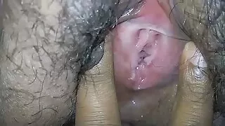 Se réveillant tôt, un homme lubrique avec son pénis penché vers le haut a baisé qualitativement la fille dans la chatte et a reçu un plaisir sauvage. M. a aimé non seulement le vagin de cette jeune femme bien roulée, mais aussi sa femmes mures et matures belle bouche, où elle est allée insérer une bosse dure pour se réchauffer. Elle a reçu une pipe luxueuse d'une belle dame, après quoi elle a tourné toute son attention vers sa merveilleuse mandenochka. Le sportif cobobo agito a agi de manière très décisive jusqu'à ce qu'il atteigne l'orgasme et détende son pénis, pressant une grande quantité de sperme vers l'extérieur.