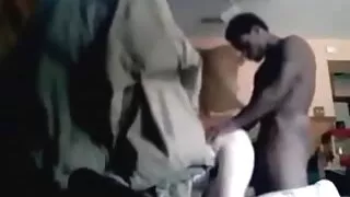 Un amoureux des aventures sexuelles spontanées s'est garé sur le parking et a baisé passionnément la fille dans la voiture, appréciant à la fois la bouche et le pierogi. Pliant la femme blonde à quatre pattes, femme mure perfect le bretzel a tout d'abord traversé une merveilleuse fellation, grâce à laquelle elle a connu une forte érection. Puis à la capuche noire, la nana se pencha vers le cancer et souleva la jupe à carreaux. Dès que le poivre a reçu un gâteau intime à sa disposition, il a immédiatement planté un shishak imbibé de salive et a commencé à le remplir très vigoureusement.