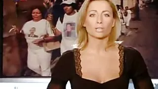 Une salope excitée met sexuellement son cul sous le phallus de son combat. Elle aime quand elle tape dans ses mains en deux, car alors femme mûre allemande la douleur dans la région anale disparaît.