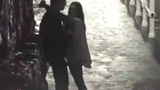 Une fille semblable à un professeur s'est avérée très agile dans le sexe, et femme mature toute nue deux rusés qui l'ont persuadée à l'aise de baiser cette belle et déjà complètement nue dans tous les trous avec leurs énormes massues saillantes. La génisse se rend compte qu'elle a eu une chance incroyable de sortir avec des gars avec un 