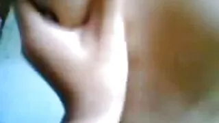 Le mâle a attrapé une excitation irréaliste, sous le contrôle de laquelle il a inséré sans réfléchir la fille dans le cul à la base de son tube et a baisé si passionnément qu'il a crié avec un bourdonnement vertigineux. Babe savait que ce farceur russe s'intéressait à son trou du cul, alors elle s'est préparée à une relation femme mature sexy non conventionnelle à la fois mentalement et physiquement. Dans les premières minutes, il n'était pas à l'aise, mais il est ensuite entré dans le courage intime nécessaire et a obtenu la satisfaction totale d'un rectum sensible et humide.