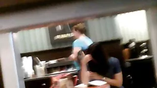 Un hahal excité a séduit une femme japonaise pour avoir des relations sexuelles parce qu'elle voulait baiser une relation vertigineuse aux normes érotiques les femmes mures en dessous plus élevées dans un format imparable.