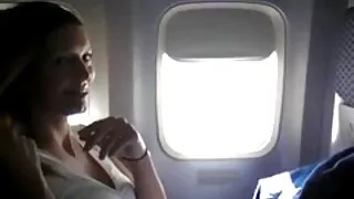 Le jeune rappeur a baisé la chienne de quelqu'un d'autre, qui aimait son travail. Davalka a appelé son petit ami, disant qu'après un concert de jeunes artistes talentueux, la beauté est rentrée chez elle, s'est changée en vêtements de nuit si, Une fois que le bébé a raccroché, elle a pris la grosse bite du talent chauve qui l'attendait. femme mature libertine La langue de la mignonne a glissé sur les guirlandes du pénis, après quoi le cul s'allarg a étalé les petits pains et a été léché. En conséquence, le Maigre a mangé du sperme et lubrifié ses seins.