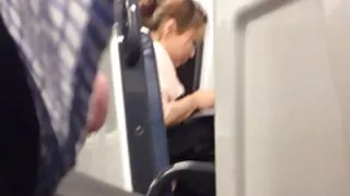 Une belle rousse baise avec deux mecs et sent femme tres mature nue déjà tout droit que son orgasme atteindra le niveau divin aujourd'hui, car le sexe avec tali plabo