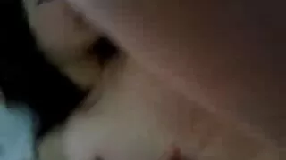 Un jeune homme très agile avec un long pénis charnu a baisé passionnément une fille aux cheveux blancs en train de se masturber. La femmes mures chaudes jeune fille se promenait dans la maison vêtue d'une robe noire moulante, ce qui suscitait l'excitation et la convoitise du jeune homme. Le gars ne s'est pas du tout retenu et a commencé à se retourner vers la fille. Son pénis chaud a rapidement commencé à pénétrer avec confiance dans la bouche séduisante et baveuse de la blonde, puis dans son cher trou vaginal, où le bretzel n'avait pas peur de drainer enfin tout le sperme blanc.