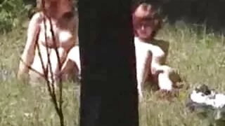 La fille a rapidement enlevé ses vêtements après quoi elle a frotté un trou lubrique et, sans utiliser d'objets étrangers, a réussi à l'amener femme mure perfect à un orgasme agréable.
