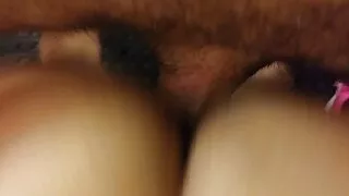 Après de grosses charges sportives, le gars a décidé de se détendre au moins un peu et dans l'intervalle entre les entraînements commandés dans le club et a baisé une belle fille sur ses pieds, ce qui s'est parfaitement avéré dans le sexe avec un jeune athlète. Pour commencer, il a franchement offert du sexe anal et le sportif, comme on dit, la curiosité avec un grand intérêt est allé à cette expérience. Il a constamment entendu des amis de l'équipe parler d'une sorte de bite non baisée dans le femme mature arabe cul, et maintenant la fille lui a appris à faire un gode pour prendre un analchik pour accepter un piston aussi gros que notre athlète.