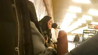 Les costumes de la rue asiatique secouent souvent leurs contrastes, alors dans cette histoire, un mure sexy mec sexuellement inquiet a baisé une salope dans le cul, qu'il a filmée en se promenant le long d'une des avenues de la métropole du soir. Une petite promenade romantique les a emmenés dans un assez bon hôtel, et les shalunishki ont eu le temps de se blottir dans les couloirs de l'immense bâtiment avant d'être dans une chambre confortable. Et là, ils ont marché au complet, et pour commencer, la fille libérée a organisé un petit spectacle.