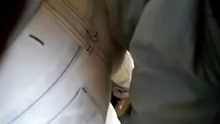 La fille s'est agréablement détendue, car son femme mure sensuelle plan d'aujourd'hui a complètement fonctionné, tout à l'heure elle frotte le phallus avec un pilote pour un gars qui la passionnait il y a quelques semaines.