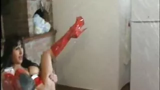Une jeune chèvre mignonne a essayé de coucher avec femme mûre x un mec noir, car elle était toujours intéressée par les sensations qui pouvaient être obtenues sur un phallus au chocolat.