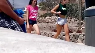 Un jeune étranger sur la plage aimait une brune aux gros seins, le mâle a décidé de s'amuser avec la chienne et a amené femmes mures coquines la pension dans les appartements. La fille n'a pas hésité à écarter les jambes devant un étranger et a commencé à l'exciter, avalant le long bout de la bite et caressant avec une langue habile. Dans le processus, le baiseur a commencé à écraser passionnément les seins élastiques de la prostituée et a touché le cul appétissant de la coquine. Le sexe avec un Asiatique a vraiment aimé la salope dépravée et la chienne excitante, elle lui a suggéré de le répéter.