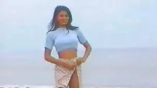Regardez son corps nu une belle chienne aux gros seins devant le miroir. Elle n'a pas pu trouver l'âme sœur pendant longtemps et s'inquiétait à ce sujet. En conséquence, la douce fille a décidé de regarder son reflet et en même temps a enlevé ses vêtements si ce n'était pas très grosse femme mure érotique, elle a resserré ses gros seins et s'est progressivement concentrée sur le vagin. Après avoir retiré la culotte rouge, la dame inhabituelle a commencé à frotter lentement l'ouverture vaginale et à ressentir lentement un plaisir croissant agréable.