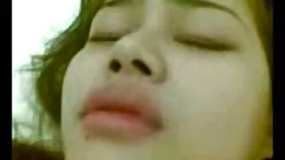 Pour détendre le partenaire autant que possible, une grande fille a caressé le pénis avec ses seins, après quoi elle a commencé à le masturber avec ses mains. Quelque chose pour entrer dans sa chatte la coquille de peau d'un homme si, Mais il belles femmes mures nues ne pouvait pas refuser le plaisir à M., alors il a commencé à utiliser ses résultats oraux. La génisse a serré sans problème le tronc entre les seins et l'a traité avec sa bouche. Bientôt, elle a réussi à atteindre l'orgasme et a pompé tout le sperme de la colonne montante pulsante et des testicules.