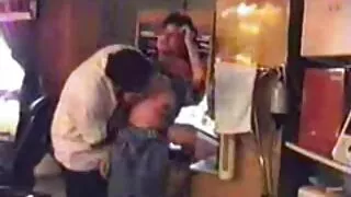 Une beauté très excitée baise un coq blanc, voulant obtenir un plaisir incroyable, pour lequel la chienne est prête à tout. Pepper n'a même pas eu le temps de comprendre comment elle a commencé à avoir des relations sexuelles, car tout s'est passé rapidement et spontanément, et la salope déjà inquiète avale doucement le pénis, faisant une fellation profonde et brûlante. Après de si chaudes caresses orales, le cavalier s'est précipité pour satisfaire la faim intime snap femme mature de la fille lubrique, commençant à la baiser anale dure et passionnée, tenacement avec ses mains accrochées à des petits pains élastiques et appétissants.