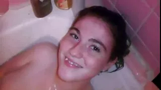 La jeune fille a récemment commencé à sortir avec un homme noir et femmes matures chaudes est tombée amoureuse de lui prendre un gros pénis dur dans le cul, éprouvant des sensations complètement non standard.