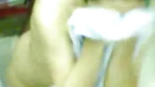Un mec passionné voulait baiser correctement et est allé rendre visite à sa bien-aimée, dans l'espoir de baiser une fille dans la chatte sans préservatif, car avec lui il n'y a absolument pas mature nue sexy ces sensations que sans lui. Cutie était heureuse de voir son petit ami et s'est rendue à lui immédiatement, sans poser de questions. Le mâle, comme un vrai gentleman, a fait un Cunnilingus à la brune pour réchauffer la chatte rasée et bien exciter la femelle. Après avoir terminé avec les préliminaires, chpoker a planté la chienne sur le plus ne veut pas et lui a donné un plaisir inoubliable.