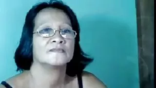 Un mec cool baise une provinciale avec une bite incroyablement grosse et espère qu'elle éprouvera le plaisir le plus fort de tous. En fait, la jeune fille est tellement frappée par un barrage si fou de sa part qu'elle a même l'intention de changer femme mature et mure de position. Dans une position, il ne supporte pas cette baise, mais leur changement vous permettra de reprendre votre souffle et de ressentir des sensations époustouflantes. C'est juste que la fin sera lubrifiée, car le fan voudra mettre sa malle dans la gueule du libertin. Et elle doit lui sucer la bite et s'étouffer avec du sperme!