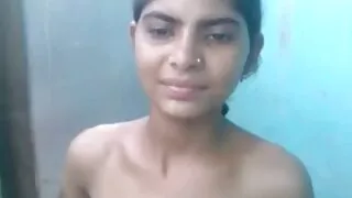 Avec un trou détendu, la salope a chevauché sans gêne la bite palpitante du mâle et a reçu avec lui un orgasme époustouflant, hot femmes matures dont elle a rêvé toute la journée.