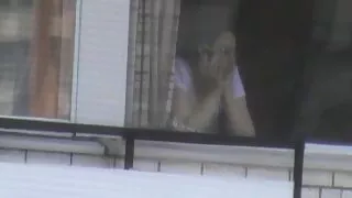 Un homme enjoué s'est promené dans la ville et matures poilues a soudainement donné à un étranger de sucer son merveilleux pénis et a rapidement pulvérisé tout le sperme de la fille directement dans sa bouche.
