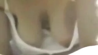 Décidant de passer un merveilleux temps libre, une jeune plantureuse baise activement dans le cul avec un mec aux cheveux noirs bouclés. Avec ses merveilleuses traites, la fille a rapidement séduit le mec et a commencé à lui donner un doux plaisir oral. La chienne a parfaitement les femmes mûres travaillé avec la langue et les lèvres sur le cobo Puis une belle et mince jeune femme a instruit une belle pilotka épuisante et son trou arrière, où un cobo capricieux