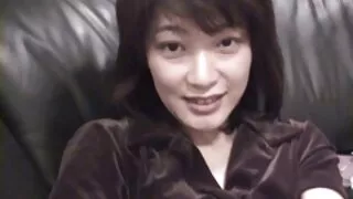 Un très beau mulâtre parlait sur son téléphone portable avec sa copine. La fille a partagé une expérience sexuelle avec un nouvel ami combattant, qui avait une énorme bite, qui excitait follement une femme. Lorsque la femme mure lesbienne conversation fut terminée, la fille raccrocha son téléphone portable, ferma son ordinateur portable et commença à s'habiller. Elle cachait facilement sous un paréo noir ses repères qui tenaient à peine dans un soutien-gorge. Quand soudain la cloche a sonné, quand la maîtresse a ouvert la porte, la maîtresse d'une petite fille lubrique était sur le seuil. Baiser avec un homme noir a provoqué une envie folle de crier de plaisir dans toute la maison.