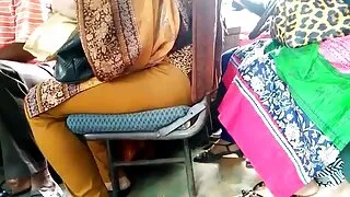 Une truffe excitée en costume d'affaires léchait avec une grande satisfaction cece d'une jolie blonde, avec qui elle n'était pas opposée à confondre une relation sérieuse. À ce stade, ils sont amoureux l'un de l'autre, et à femme mature gros seins part le sexe, rien d'autre ne les relie. La fille n'aime pas vraiment ça, mais le nègre est juste la norme, c'était à ce jour. Il n'avait jamais pensé à de tels sujets, alors il était même un peu découragé, commençait à s'inquiéter et à oublier de quoi il parlait. Pour la première fois, elle a pensé à quelque chose de plus permanent que le sexe.