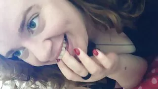 Emprisonnée derrière les barreaux, la jeune fille s'est mise sur place et a copulé avec femmes mures gratuit un médecin lubrique en blouse blanche. Cette fille s'est retrouvée dans un hôpital psychiatrique à cause de son comportement sexuel agressif, car elle harcelait tous les hommes de la rue et exigeait du sexe chaud. Les forces de l'ordre ont estimé que la jeune fille était dangereuse parmi les gens et l'ont placée sous la supervision de ce médecin expérimenté. Il a essayé de comprendre rapidement quelle est la raison de ce comportement et l'a pris passionnément dans le cul.