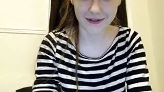 Les filles chaudes sont assez affirmées et très sensibles dans le cul avec un putain de gentleman, sur lequel elles sont simultanément passionnées. Au début, les salopes prévoyaient de se battre pour lui, mais ensuite elles se sont ressaisies et lui ont proposé des relations sexuelles à trois. Presque immédiatement, il a donné son consentement, après quoi il dames mature s'en est pris aux mecs et a commencé à fouetter une grosse érection dans les couloirs étroits de l'arrière, car il aime les relations sexuelles non conventionnelles avec des représentants de la belle moitié de l'humanité, qui pour cela ont même fait des farces lesbiennes.