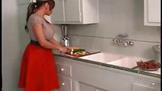 Dans une chatte huilée, un homme baise durement une femme coréenne avec une bite décemment excitée. Bien sûr, la fille est un peu blessée par le fait même des rapports sexuels, mais elle ne le montre pas au petit ami, afin de ne pas rejeter ses désirs d'un orgasme décent. Serrant les dents, la bête passionnée a reçu satisfaction, a oublié tous les problèmes dès que la galette vaginale s'est détendue. Pour la beauté, ce sexe n'est pas le format le plus agréable d'un repos intime, mais il y a deux options, soit elle tolère et continue tout cela, femme mure tu kif soit commence la recherche d'un nouvel ohlamon.