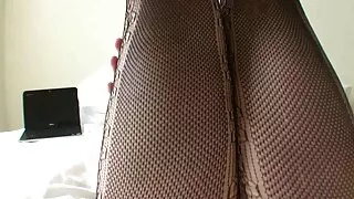 Le mâle s'est rapidement excité, après quoi il a jeté avec enthousiasme son sperme juteux dans la chatte de la fille. Un Japonais marié s'est trouvé une jeune maîtresse, à qui sa tête tournait. Il est devenu si heureux de prendre soin d'elle qu'il a menti sur tout et s'est éclairé à la lumière d'un célibataire libre et séduisant. Par manque d'expérience, une jeune Japonaise est immédiatement tombée amoureuse femme mure sodomisée de lui et a cessé de contrôler la situation, a pensé qu'elle ne rencontrerait plus jamais un gars plus parfait de sa vie et a décidé qu'il était son prince sur un cheval blanc.