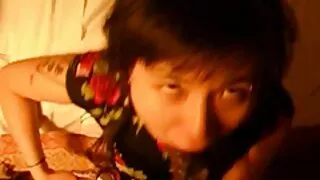 La femme a demandé à son voisin de l'aider à tourner une vidéo dans laquelle elle veut montrer ses moments complexes de la vie et obtenir un orgasme devant la caméra. Kral portòA a emmené le mec dans une salle de bain spacieuse, où il s'est accroupi sur le w Lorsque la fille a baissé la main vers son gâteau au fromage, qui était étonnamment de petite taille, la dame a commencé à masturber son clitoris, puis à baiser activement dans le trou. Une salope mature avec un joli butin se masturbe dans la femme mature collant salle de bain devant le voisin et parvient à jouir sur le sol.